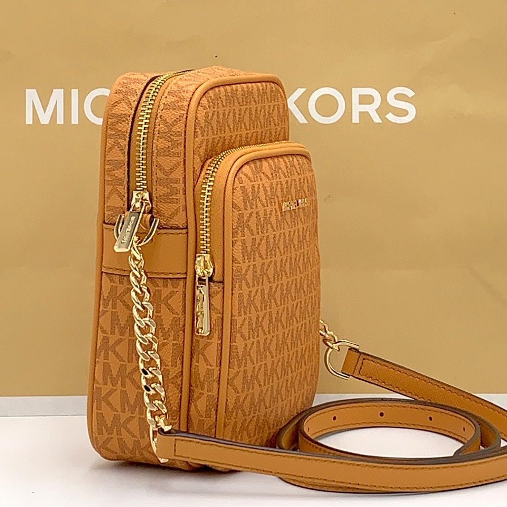 MICHAEL KORS
Jet Set Travel Medium Signature Logo Crossbody Bag
COLOR CIDER - Picture 3 of 16
